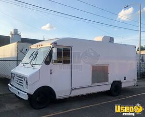 Vintage 1983 Ford E-350 Mobile Ice Cream Parlor / 21' Retro Ice Cream Truck for Sale in Kentucky!