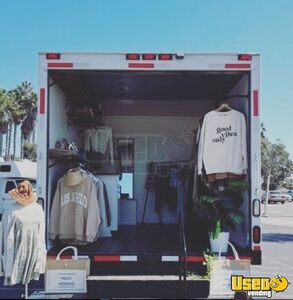 Mobile Boutiques – Western Retailers Are Hitting the Road