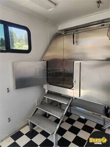 Mobile Dog & Cat Groomer Pet Care / Veterinary Truck Electrical Outlets California for Sale