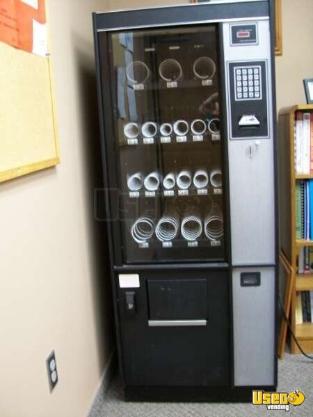 2004 Savamco Mfg Inc. Model Fm-1462 Soda Vending Machines Minnesota for Sale